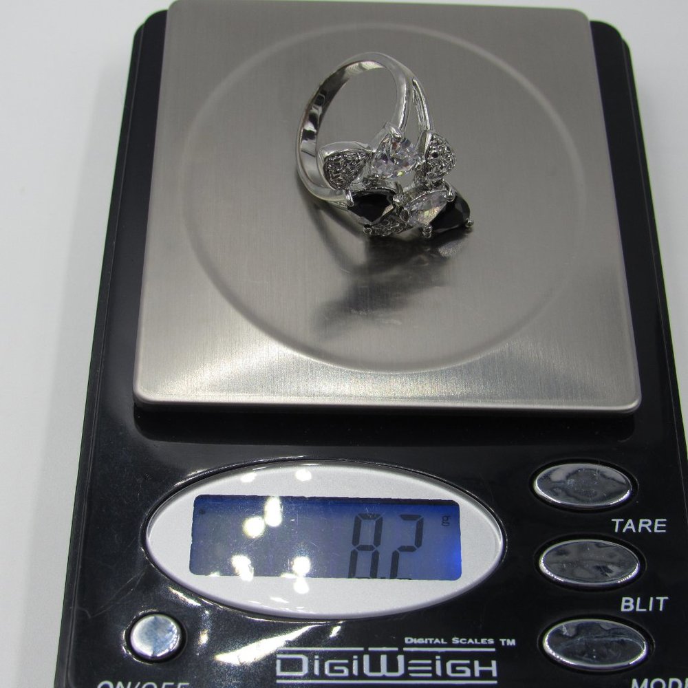 Size 9 Silver Tone Large CZ Diamond Band Ring - Picture 7 of 7